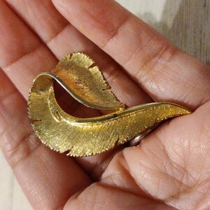 VTG SARAH COVENTRY BROOCH